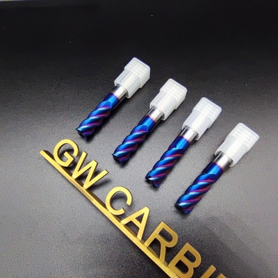 Beschichtete scharfe Nano-Werkzeugmaschinen Schneidwerkzeuge feste Karbid-flache Schaftfräser-4 der Flöten HRC65 des Wolframblaue Farb